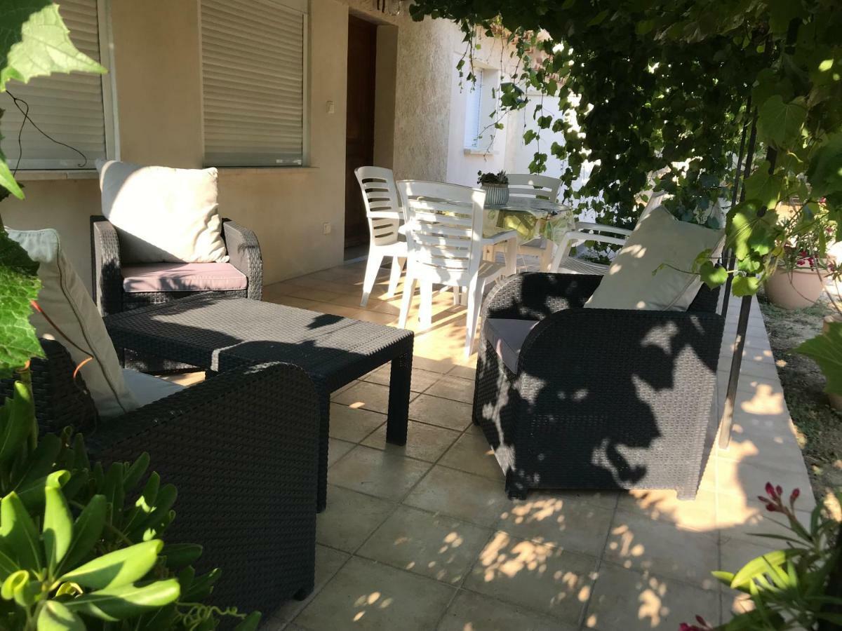 Les Buis Apartment Carpentras Exterior photo